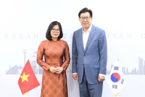Tổng lãnh sự Đoàn Phương Lan chào xã giao Thị trưởng thành phố Busan Park Heong Joon