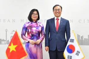 Tổng lãnh sự Đoàn Phương Lan chào xã giao Phó Thị trưởng thành phố Busan Kim Gwang Hoe
