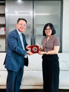 Tổng lãnh sự Đoàn Phương Lan làm việc với Chủ tịch Hội Những người yêu Việt Nam tại Hàn Quốc