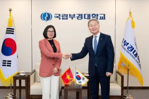 Tổng Lãnh sự Đoàn Phương Lan thăm Đại học quốc gia Pukyong